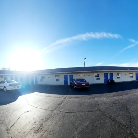 Plaza Motel