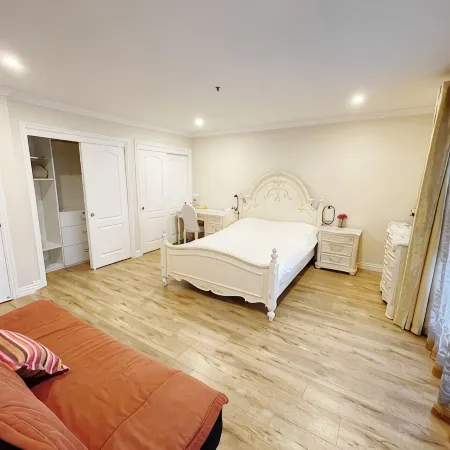 Cal King Master Suite + Sofa Bed|Private Bath|FreeParking