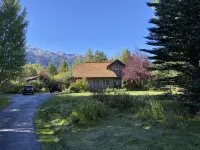 BEAUTIFUL PVT HOME W/ MODERN FURNISHING - EXCLUSIVE WEST BANK JACKSON HOLE