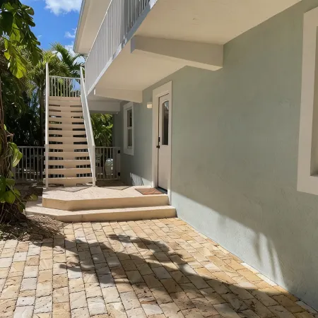 Large Full Duplex with Pool / Hot tub Pet Friendly  581- 591 10th Street