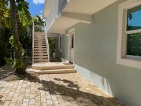 Large Full Duplex with Pool / Hot tub Pet Friendly  581- 591 10th Street
