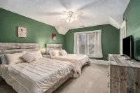 Renovated Victorian Home with Private Garden & Fire Pit! - 무료 와이파이