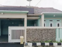 Maulana Homestay - by Login - parking