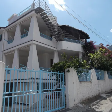 Sea view apartment with FREE PARKING in the courtyard 30 meters from the sea on OFFER
