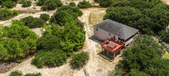 Immaculate Family-Friendly Canal Front Vacation Home in Outer Banks 4x4 Area Hotels in Currituck County