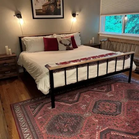 Chic, Cozy & Fun, Ski-in Ski-out, Great Location Stowe!