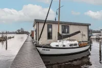 Spacious 120m2 Watervilla With Sauna Near Amsterdam And Schiphol. - 4-Star