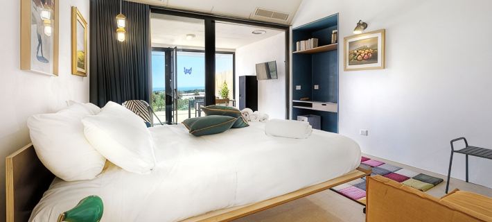 New: Wonderful villa with sea view, infinity pool, padel court Hotels in Ragusa
