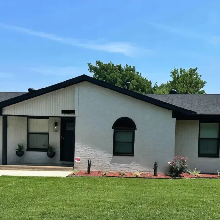 The Houston House: Convenient, Clean, and Newly Remodeled Home