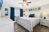 Townhome on the Water, Green Light Fishing, Pool, Arcade Machines, Sleeps 8 - 4-Star