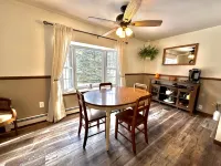 Quaint & Historic Downtown Oscoda Home - 홈스테이