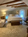 Harpersfield House: Zen. Find Peace. Sleeps 7. Near Baseball Hof. Enjoy Nature. - Pools