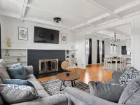 Beautiful Modern/Rustic Cottage in the heart of Lead!!! Hotels in Lead