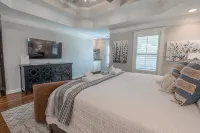 Upscale 4BR Walk to Stadium and Downtown - balcony