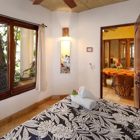 Villas del Rio: 2BR/2BA with dipping pool 1 block from the beach.