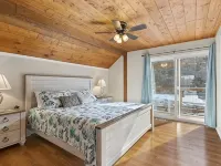 Lakefront Access with Tiki Bar, Hot Tub, Kayaks, and Stand Up Paddleboards - Boutique