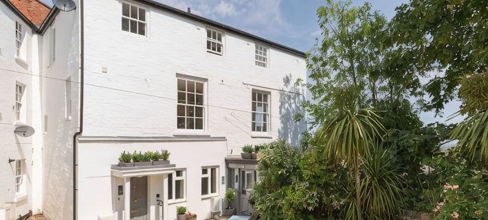 The Old Morgan Period 3 Bed Duplex Hotels in Malvern