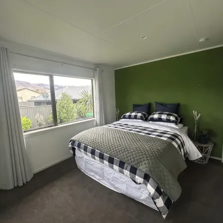 Elevated Mountain Views on Waenga