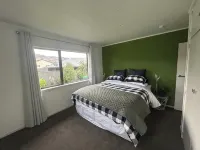 Elevated Mountain Views on Waenga