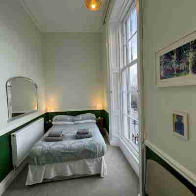 Fantastic city centre location - Spacious 3 bedroom apartment Rooms
