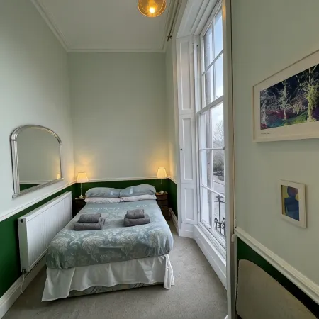 Fantastic city centre location - Spacious 3 bedroom apartment