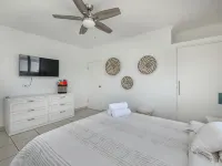 Oceanfront @ Mangel Halto Beach, Snorkel, Scuba, Beach Hotels in Savaneta