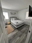 3 BR End Unit Rowhouse 1 Mile to Bethany Boardwalk, Walk to Shops & Restaurants