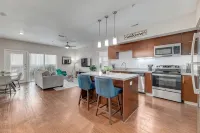 Plush 2Br Cal King Suite Close to Everything