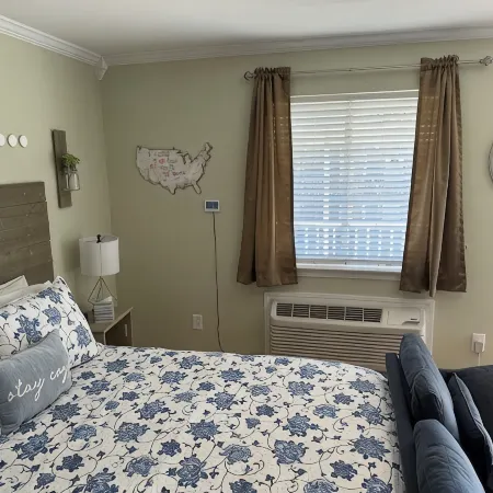 Cozy Condo Steps from the Gulf. Private, quiet but minutes from everything.