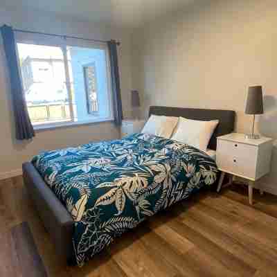 Downtown City Retreat | Pet Friendly | Sip, Lake, Repeat Rooms