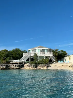 Shoreline Flats: A Waterfront Escape on Bonefish Flats - Homestays