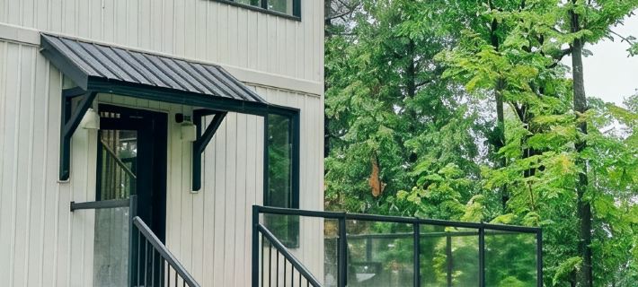 Modern Lake House on White Lake Hotels in Lanark County