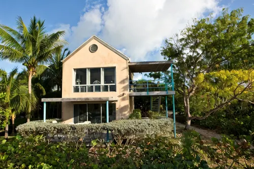 Grace Bay Beach 7Acre Resort: MainHouse Ocean Views+Pool+Oceanfront+Lush Gardens - Villas