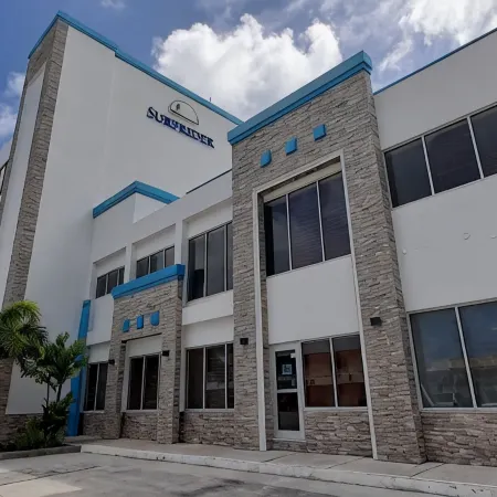 Surfrider Resort Hotel