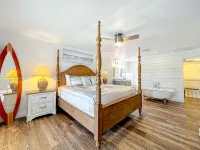 Island Vibes Beach House~ 4 Min. Walk 2 Beach • Heated Pool • King Beds - 3성급