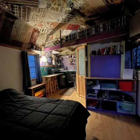 Tiny home overlooking the river with SPECTACULAR VIEWS and lots of extras!
