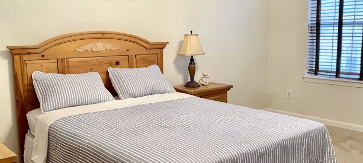 Condo in Legends Golf Course Resort  with a great Pub Next Door to the Unit Hotels in Red Hill