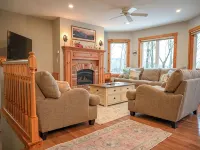 2 Story Condo @ Jay Peak w/ Hot Tub, Short Walk to Amphitheatre Hotels in Jay
