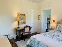 Picket Fence Cottage~ Walk to Mtsu and the Historic Downtown Square! - Boutique