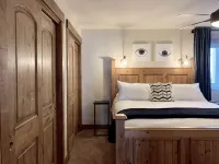 Designer Condo #2: Epic Views, Hot Tub, 75 55" TVs, Sonos, Free Town/Ski Bus