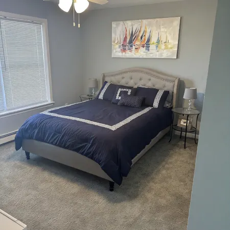 Seneca Summit: Lake view, private road Hotels in Reading