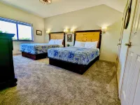 Waterfront Luxury Home on 5 Acres. Sleeps 22. Beds: 5 king, 4 queen, 4 twin XL - 4-Star