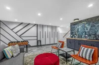 Modern, Luxe, House 20Mins to Downtown, Private Rooftop,  2Car Garage - Bungalows