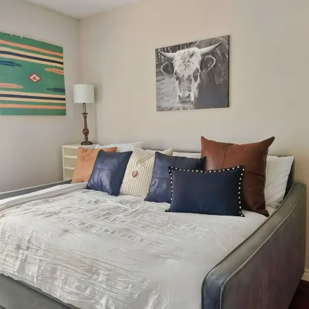 Texas Tin Star Tiny Home-Dusty Feathers Ranch. 9acres. Close to Cedar Creek Lake