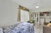 Swim Spa + Deck, 2 Blocks to Beach, Bikes + Kayaks, Surfboards + All Beach Needs - Balkon