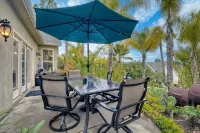 Two Homes, One Lot Sleeps 18, Pool & Hot Tub Private Villa, 9 Miles from Beach. - 부티크