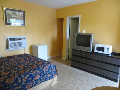 Travel Inn & Suites - parking