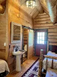 Spring Pond Cabin at White Buffalo Lodge;Family-sized with lake access - Chalets