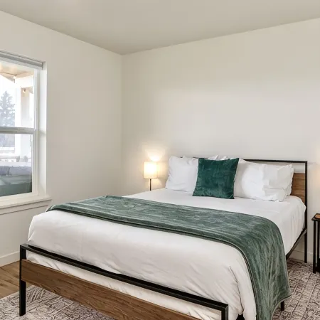 Hot Tub, Breakfast, and ideally located near Olympic National Park