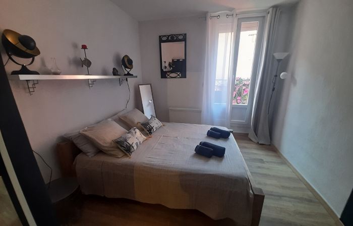 In the heart of Meze, apartment 2 BEDROOMS, AIR CONDITIONED, sleeps 4.